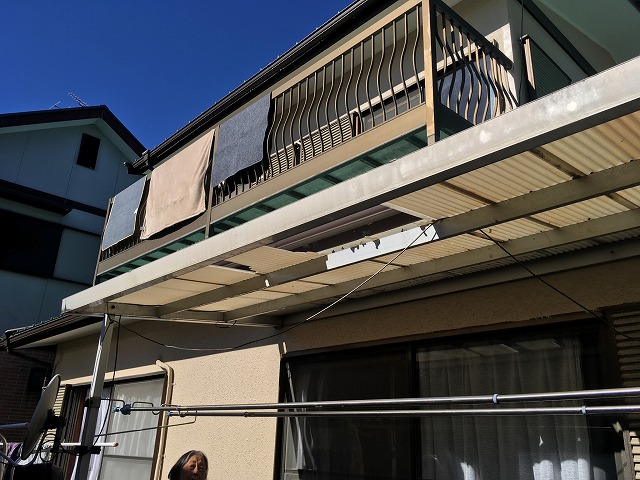 住宅波板が破損